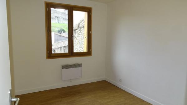 APPARTEMENT RENOVE AVEC TERRASSE VUE CITE