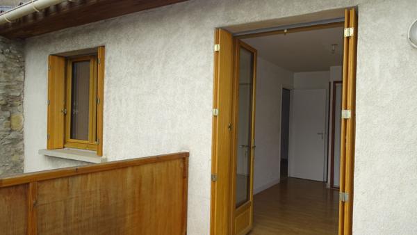 APPARTEMENT RENOVE AVEC TERRASSE VUE CITE