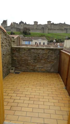 APPARTEMENT RENOVE AVEC TERRASSE VUE CITE