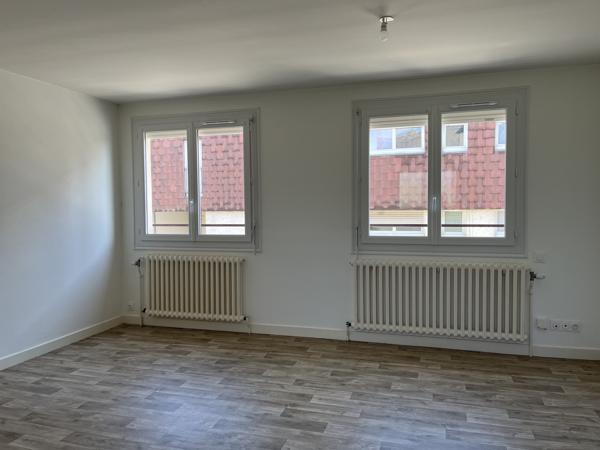 À LOUER...Appartement en centre ville Pontivy (56300)