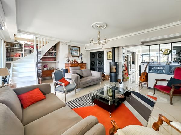 Maison d'architecte avec piscine , Verrières-le-Buisson , DPE C, pompe à chaleur, Isolation intérieur et exterieur,  TRÈS bon état