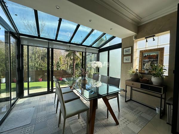 Maison d'architecte avec piscine , Verrières-le-Buisson , DPE C, pompe à chaleur, Isolation intérieur et exterieur,  TRÈS bon état