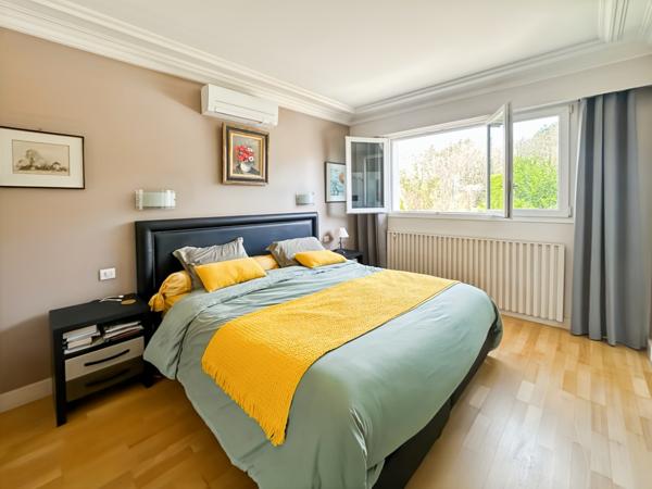 Maison d'architecte avec piscine , Verrières-le-Buisson , DPE C, pompe à chaleur, Isolation intérieur et exterieur,  TRÈS bon état