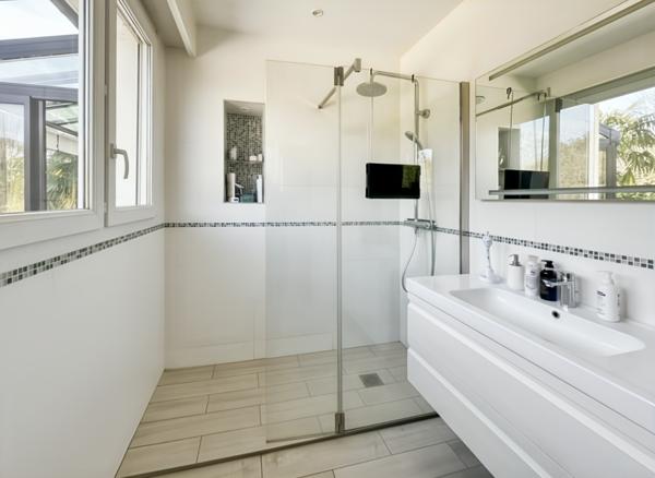 Maison d'architecte avec piscine , Verrières-le-Buisson , DPE C, pompe à chaleur, Isolation intérieur et exterieur,  TRÈS bon état