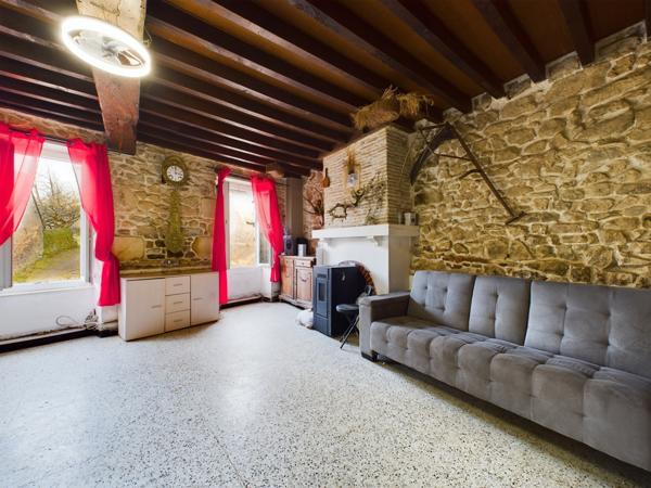 Saint-Saulge (58330) À VENDRE – MAISON DE VILLAGE À SAINT-SAUGE (58 130) – CHARME DE L’ANCIEN ET CONFORT MODERNE