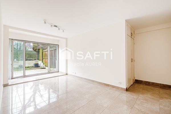 À la recherche d'un appartement lumineux, rénové et avec un espace extérieur !