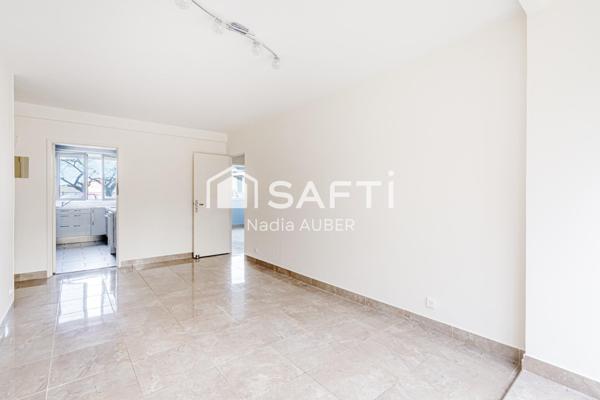 À la recherche d'un appartement lumineux, rénové et avec un espace extérieur !