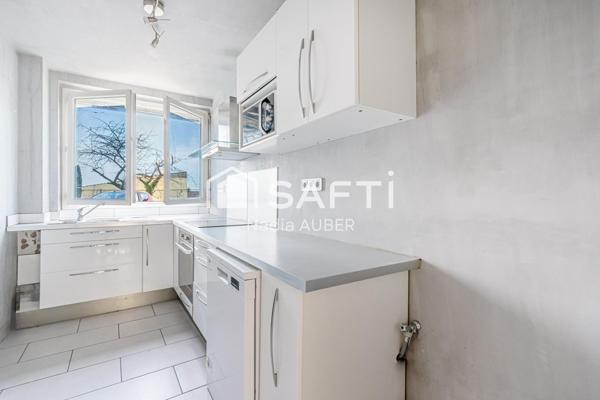 À la recherche d'un appartement lumineux, rénové et avec un espace extérieur !