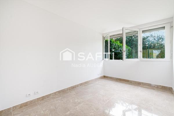 À la recherche d'un appartement lumineux, rénové et avec un espace extérieur !