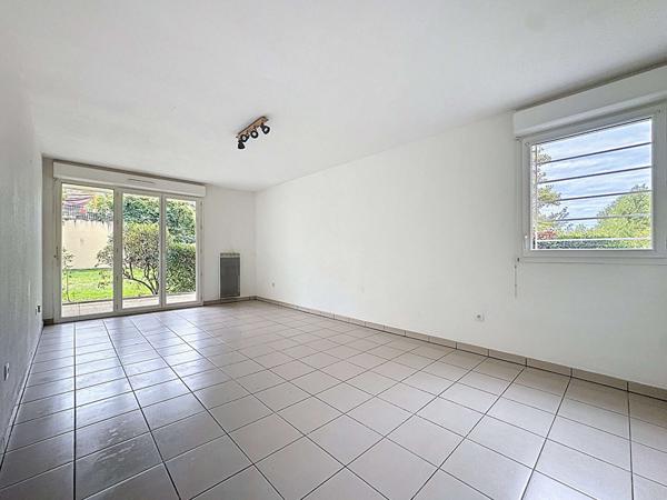 A VENDRE - MURET - Appartement T3 en rez-de-chaussee - Residence calme et securisee