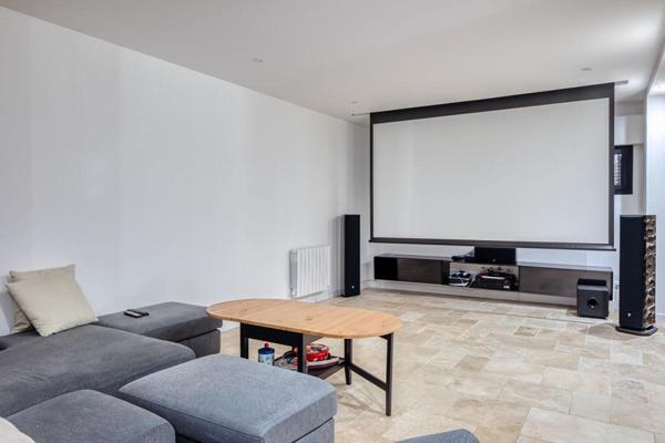briques et silex sur terrain plat, 281 m2 6-7 chambres / beaux volumes de vie