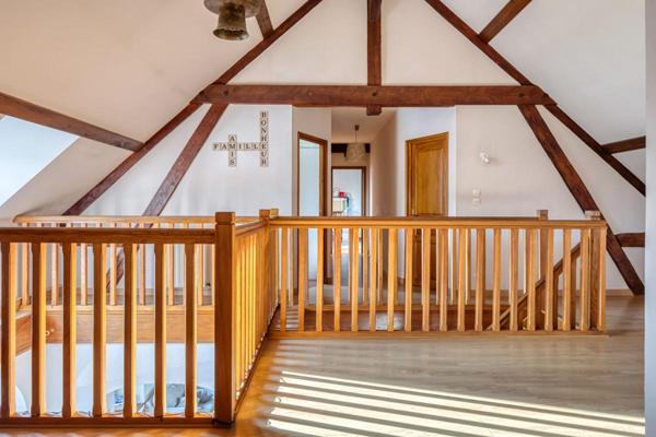 briques et silex sur terrain plat, 281 m2 6-7 chambres / beaux volumes de vie