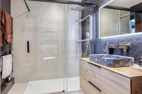 briques et silex sur terrain plat, 281 m2 6-7 chambres / beaux volumes de vie