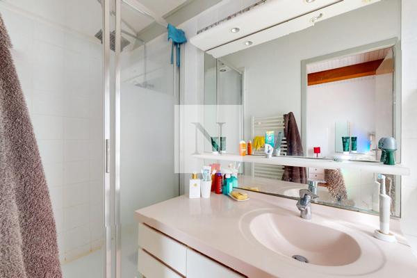Maison familiale de 226 m² avec piscine et jardin – Saint-Vivien