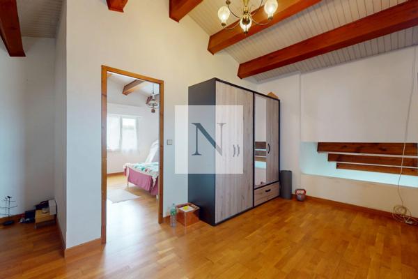 Maison familiale de 226 m² avec piscine et jardin – Saint-Vivien