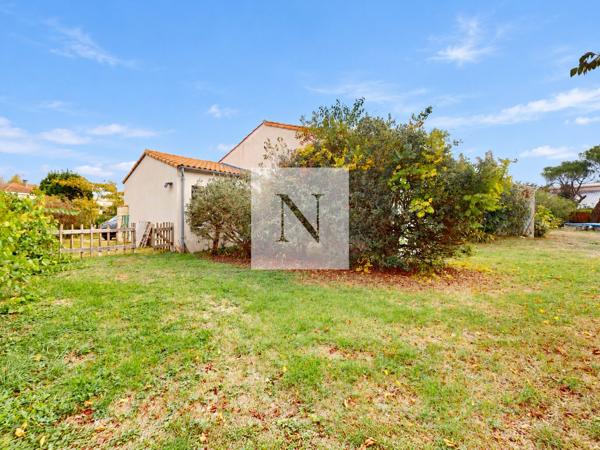 Maison familiale de 226 m² avec piscine et jardin – Saint-Vivien