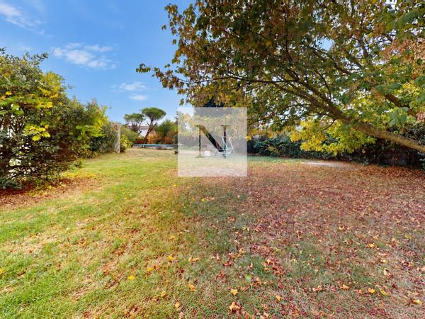 Maison familiale de 226 m² avec piscine et jardin – Saint-Vivien