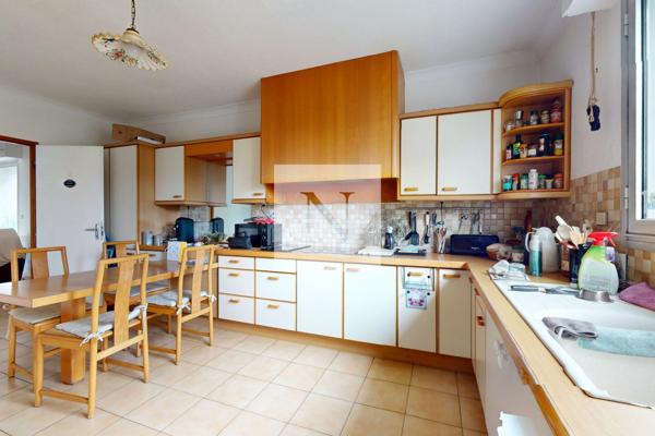 Maison familiale de 226 m² avec piscine et jardin – Saint-Vivien