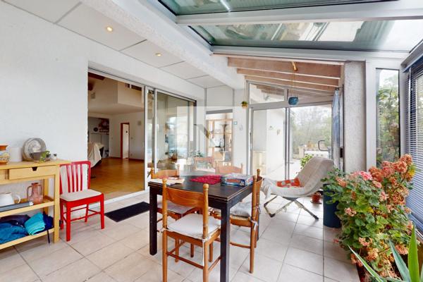 Maison familiale de 226 m² avec piscine et jardin – Saint-Vivien