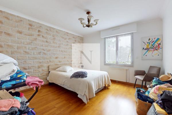 Maison familiale de 226 m² avec piscine et jardin – Saint-Vivien