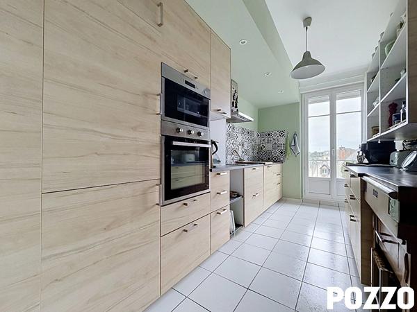 VENTE : appartement (111 m² Carrez) à centre-ville de COUTANCES - Garage - Caves - Grenier COUTANCES