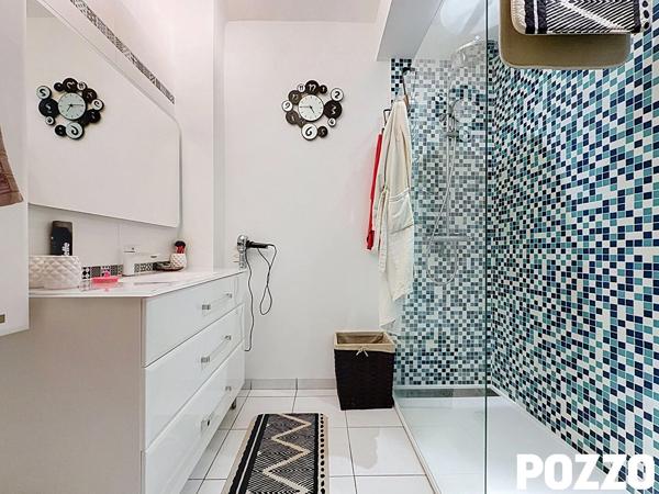 VENTE : appartement (111 m² Carrez) à centre-ville de COUTANCES - Garage - Caves - Grenier COUTANCES