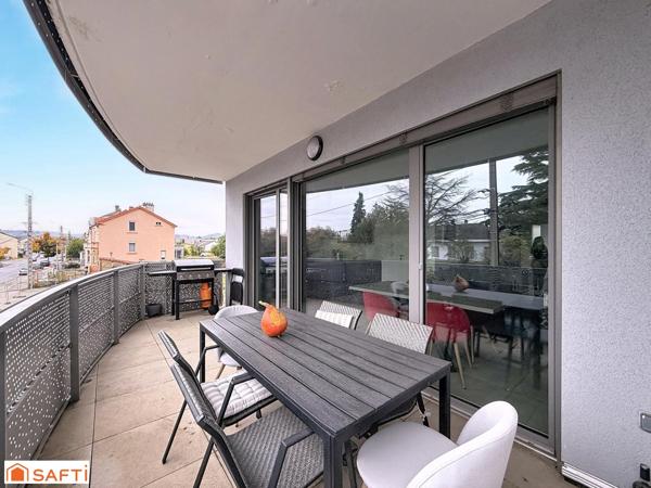 Bel appartement F3 avec balcon et stationnements