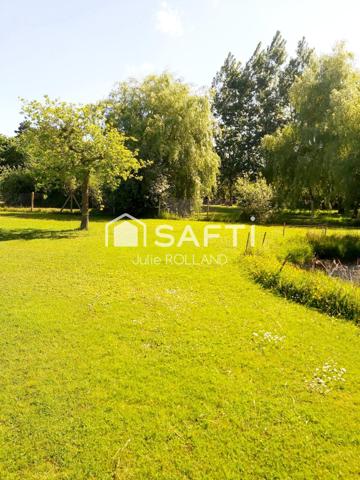 SUPERBE TERRAIN PLAT ARBORE AVEC UNE MARE