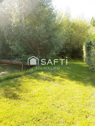 SUPERBE TERRAIN PLAT ARBORE AVEC UNE MARE