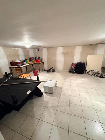 Vente                                                      Maison
                        
                     7 pièces                      172 m2                     à Alixan