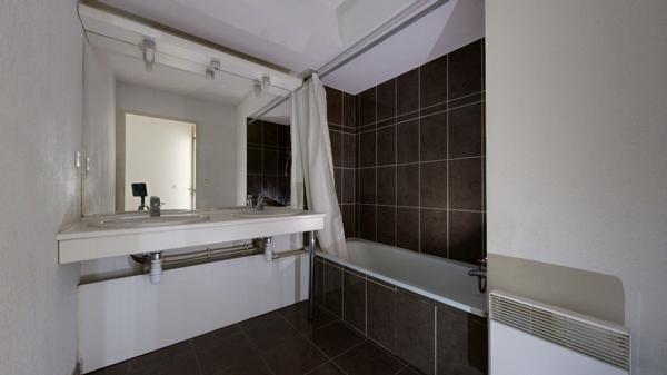 Appartement Meyzieu 3 pièces 62.5 m2 + balcon + parking - centre ville , Meyzieu