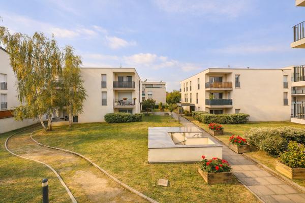 Appartement Meyzieu 3 pièces 62.5 m2 + balcon + parking - centre ville , Meyzieu