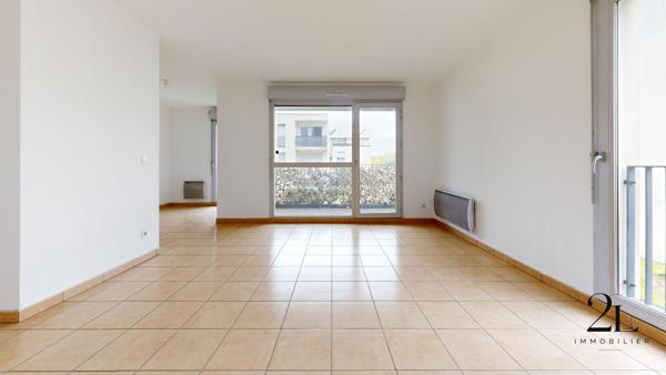 Appartement Meyzieu 3 pièces 62.5 m2 + balcon + parking - centre ville , Meyzieu