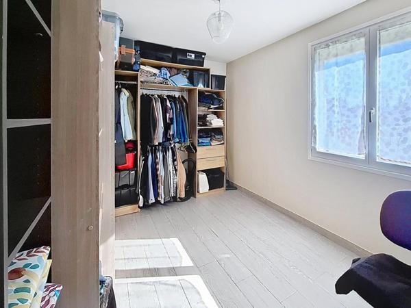 Maison familiale chaleureuse dans un cadre verdoyant