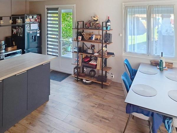 Maison familiale chaleureuse dans un cadre verdoyant