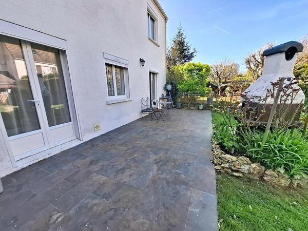 Maison familiale chaleureuse dans un cadre verdoyant