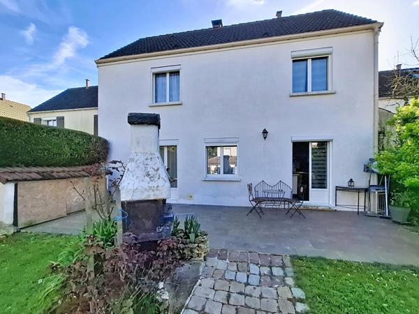 Maison familiale chaleureuse dans un cadre verdoyant