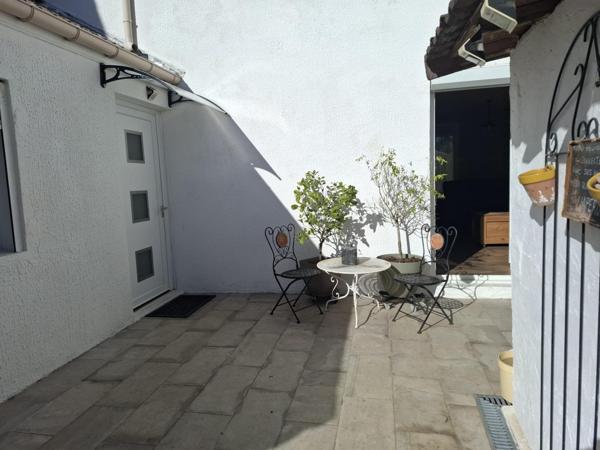 Maison familiale chaleureuse dans un cadre verdoyant