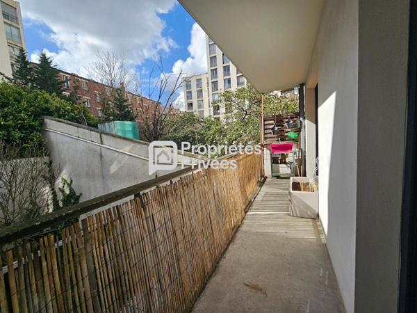 Paris 18ème - Marché de l'Olive - Superbe 2 pièces de 47.17m² loi Carrez avec balcon et parking