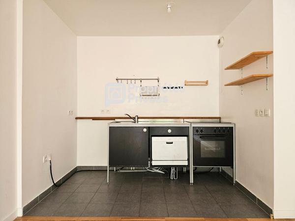 Paris 18ème - Marché de l'Olive - Superbe 2 pièces de 47.17m² loi Carrez avec balcon et parking