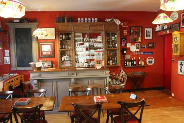 NIORT CENTRE VILLE PLACE DE LA BRECHE, MAGNIFIQUE MAISON ANCIENNE DE 300M2 HABITABLE