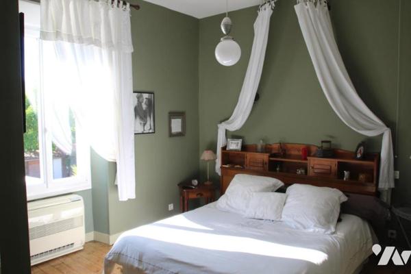 NIORT CENTRE VILLE PLACE DE LA BRECHE, MAGNIFIQUE MAISON ANCIENNE DE 300M2 HABITABLE