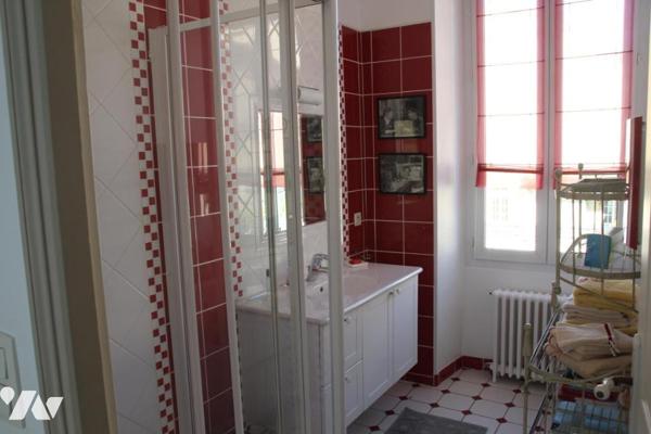 NIORT CENTRE VILLE PLACE DE LA BRECHE, MAGNIFIQUE MAISON ANCIENNE DE 300M2 HABITABLE