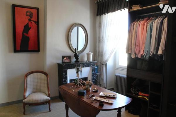 NIORT CENTRE VILLE PLACE DE LA BRECHE, MAGNIFIQUE MAISON ANCIENNE DE 300M2 HABITABLE