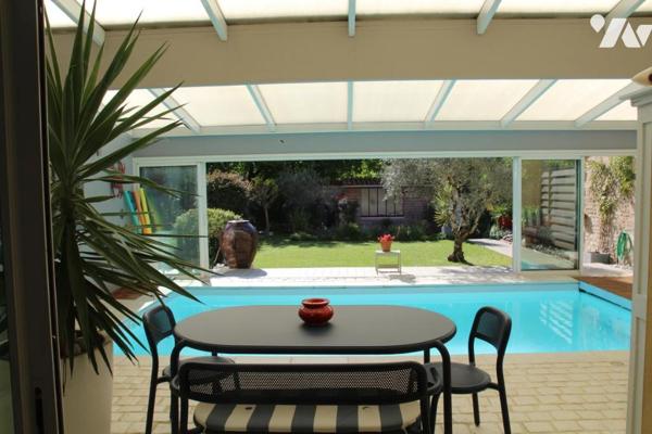 NIORT CENTRE VILLE PLACE DE LA BRECHE, MAGNIFIQUE MAISON ANCIENNE DE 300M2 HABITABLE