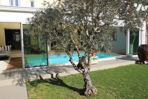 NIORT CENTRE VILLE PLACE DE LA BRECHE, MAGNIFIQUE MAISON ANCIENNE DE 300M2 HABITABLE