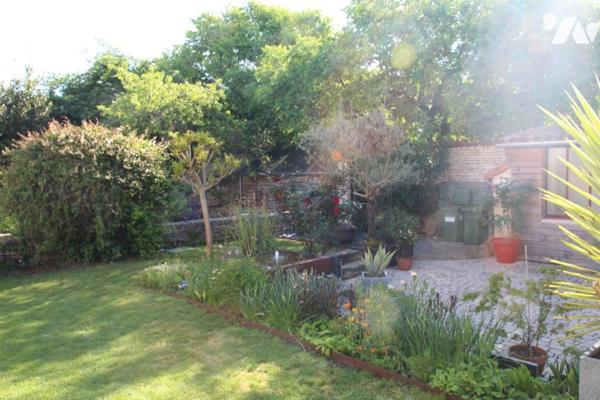 NIORT CENTRE VILLE PLACE DE LA BRECHE, MAGNIFIQUE MAISON ANCIENNE DE 300M2 HABITABLE