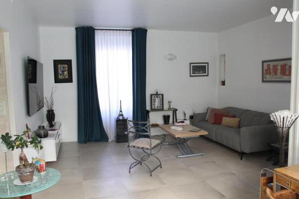 NIORT CENTRE VILLE PLACE DE LA BRECHE, MAGNIFIQUE MAISON ANCIENNE DE 300M2 HABITABLE