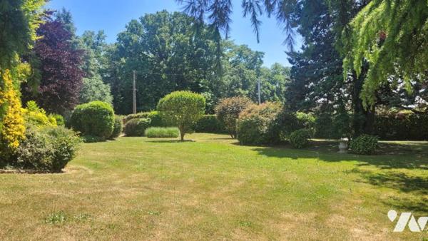 SABLE SUR SARTHE - PROPRIETE - PAVILLON PLAIN PIED - PARC ARBORE - réf : 2036CC
