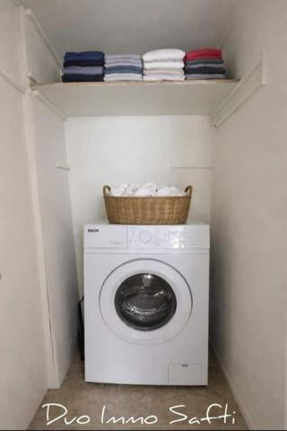 T2 meublé et équipé dans petite copropriété sans syndic et sans charge.